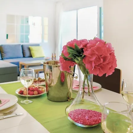 Stunning In Марбелья