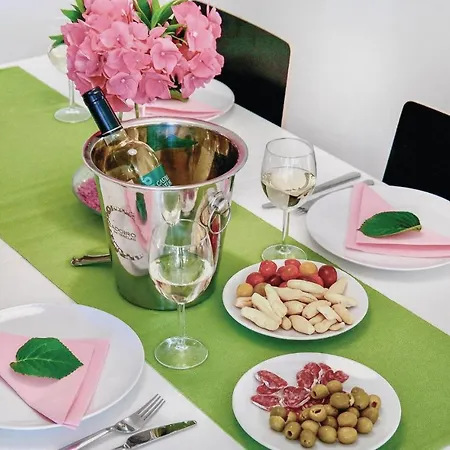 公寓 Lovely In With Swimming Pool